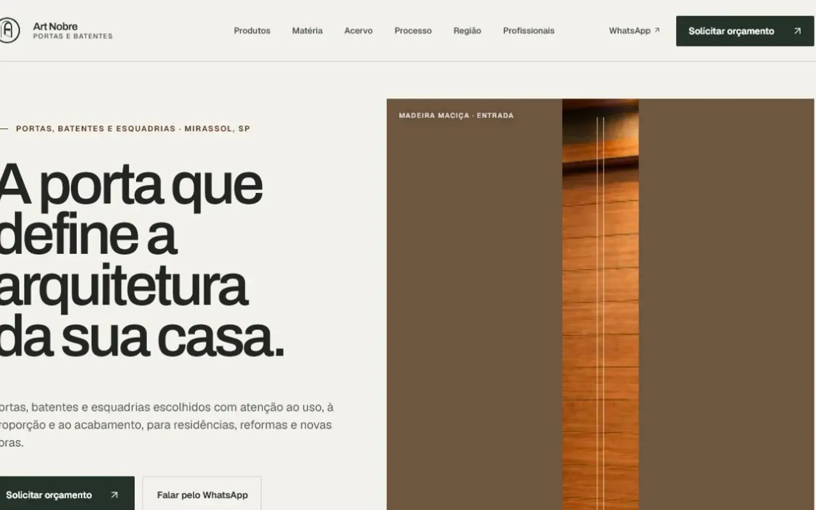 Página inicial do site da Art Nobre com uma porta de madeira em destaque